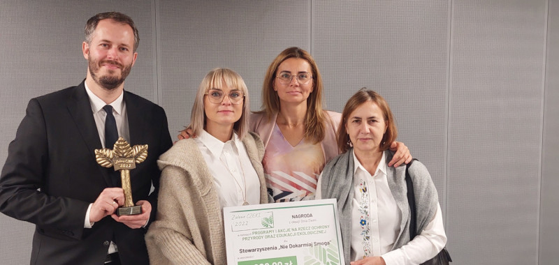 Zielony czek dla Stowarzyszenia Nie Dokarmiaj Smoga